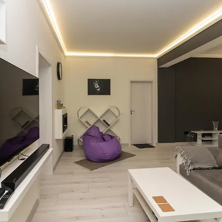 Degraf Stylish Downtown Gallery Apartment *